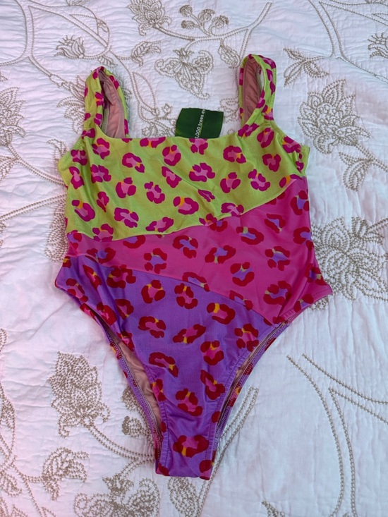 NWT FarmRio Maxi Leopard One-Piece Swimsuit - Neon Lime & Pink size medium - Picture 5 of 7